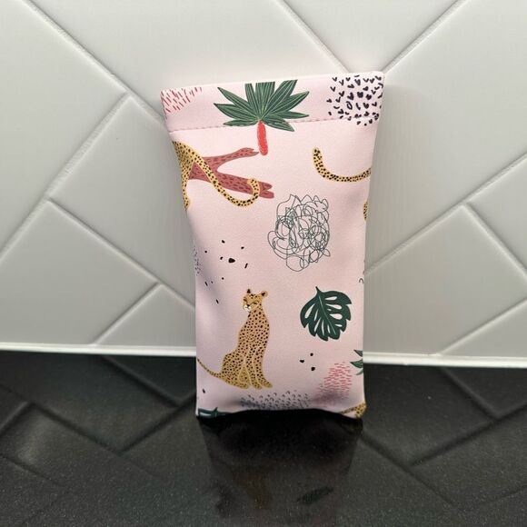 New Soft Glasses Case Pouch. Snap Closure. Soft interior with attached cloth - Picture 4 of 7